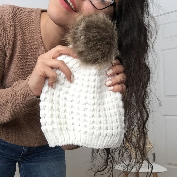 ❗️Two Left❗️NWT Ivory Beanie - Picture 2 of 4